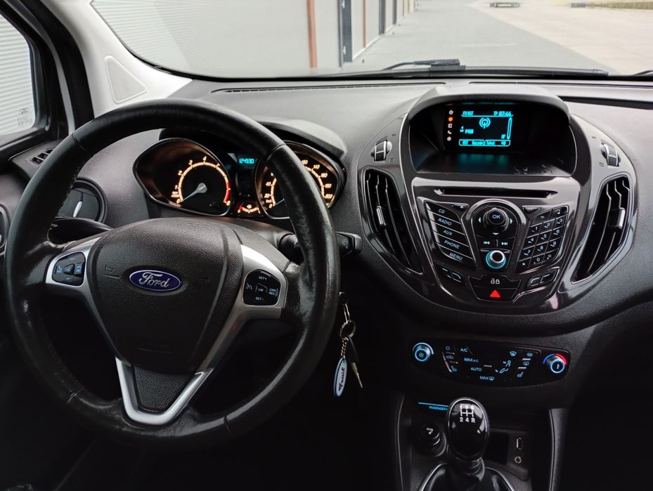 Ford tourneo courier