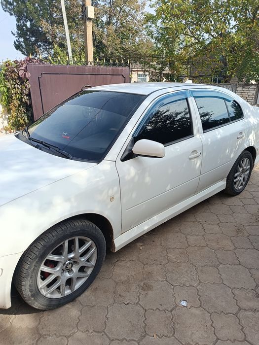 Машина Skoda A4.