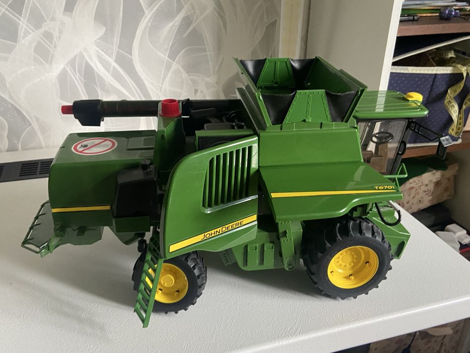 Продам комбайн John Deere T670  далі а описі