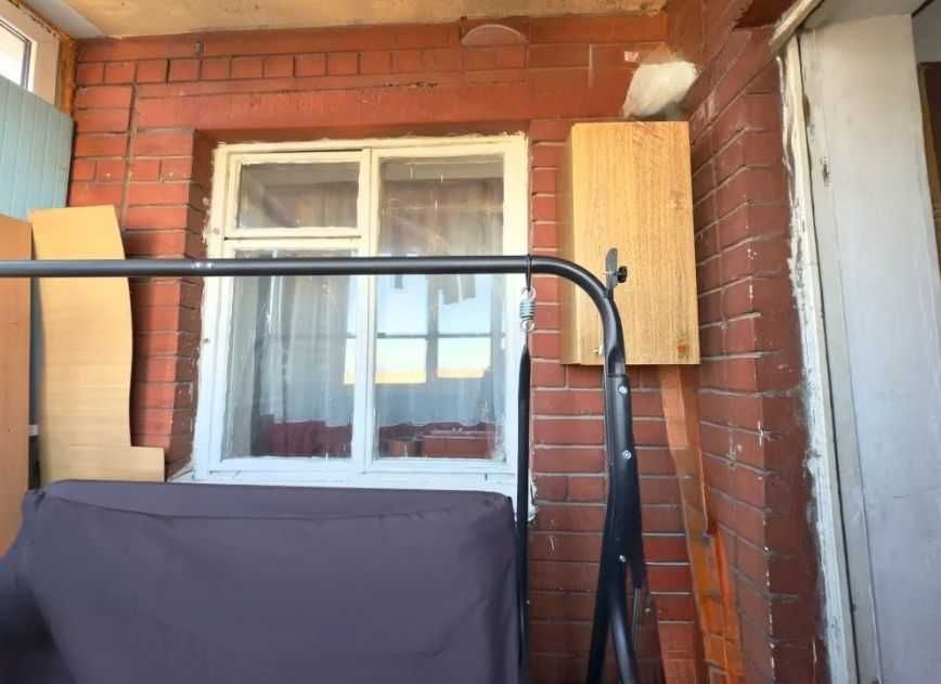 1 кім в ЦЕГЛІ та СЕРЕДНІЙ поверх СЛОБОЖАНСЬКИЙ (Газети Правда)(714782)