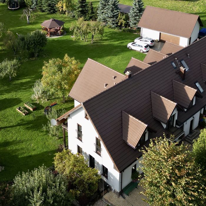 Agrovilla Kudowa-Zdrój - noclegi z wyjsciem na duży ogród, z widokiem na góry 300 m do Parku Zdr, parking,cisza,prywatna łazienka i wolne terminy.