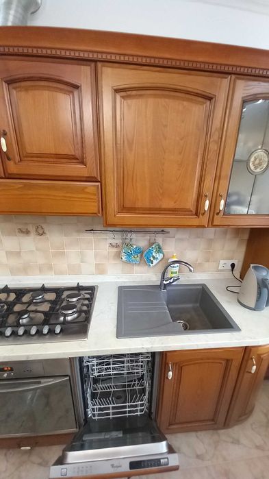 Квартира в новому будинку  з меблями та технікою