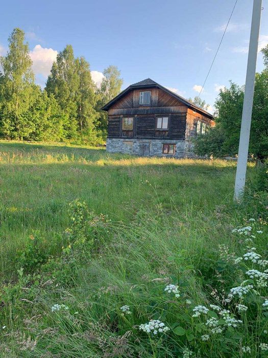 Будинок біля гір