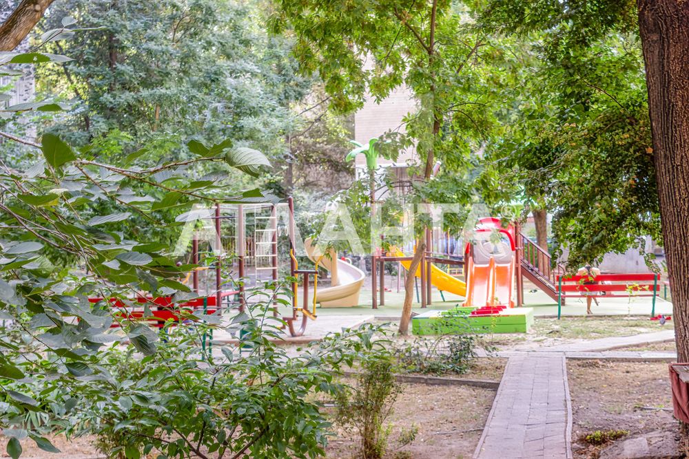 2-комнатная квартира в кирпичном доме возле Парка победы