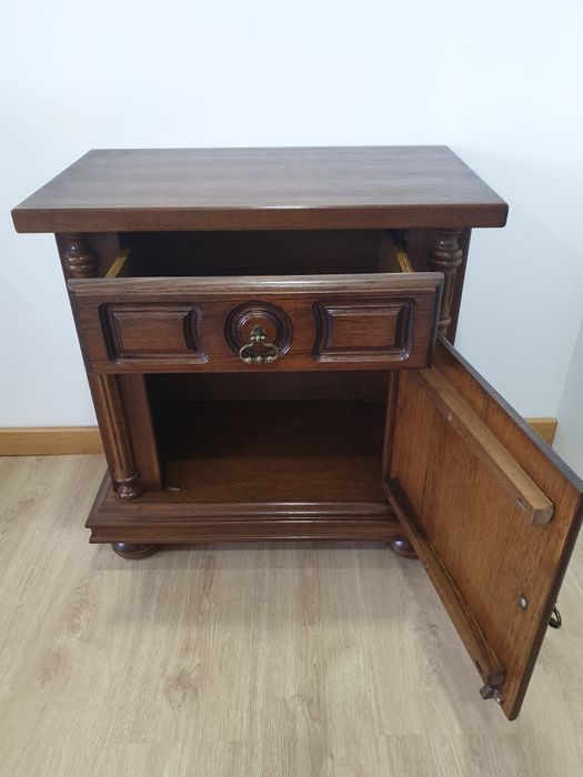 Mobília Quarto Casal - complecto
- Cama + Estrado
- Mesas Cabeceiras 2