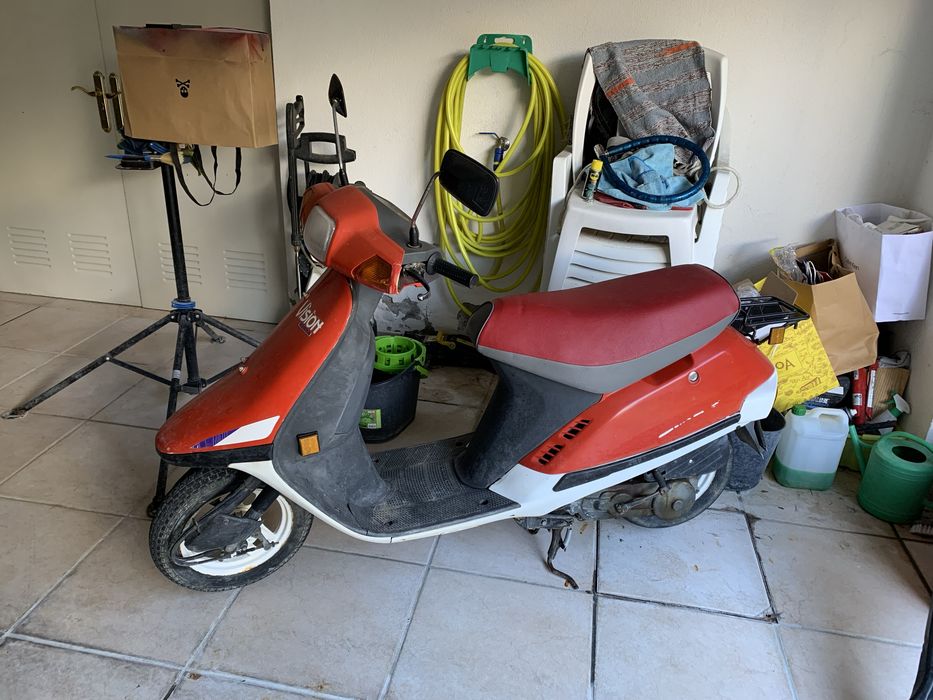 Honda Vision 50 Clássica – 1995 | Económica e Fiável