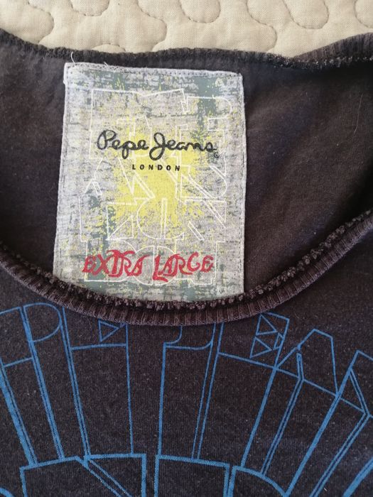 T-shirt da Pepe Jeans em cor castanha e com estampado à frente