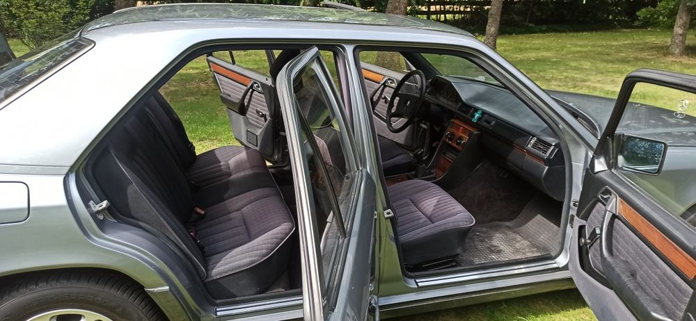 Sprzedam Mercedesa 124 z 1991 roku