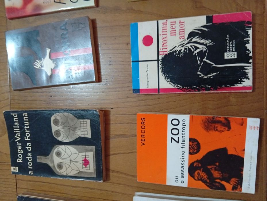 Vendo livros antigos