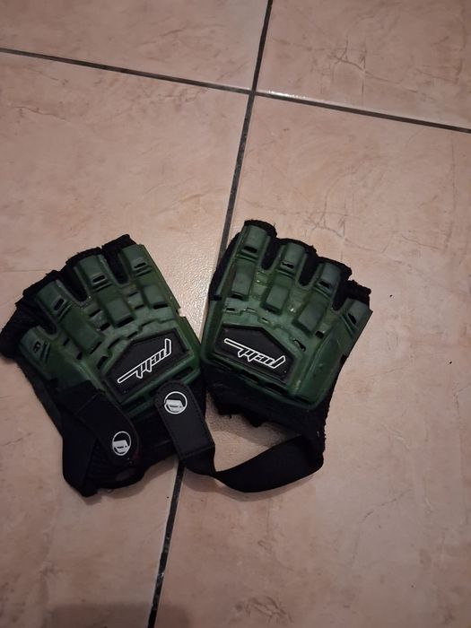 Arma e equipamento de paintball