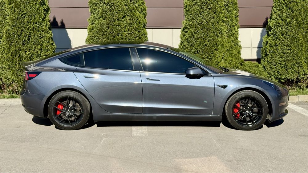 Продам Tesla Model 3