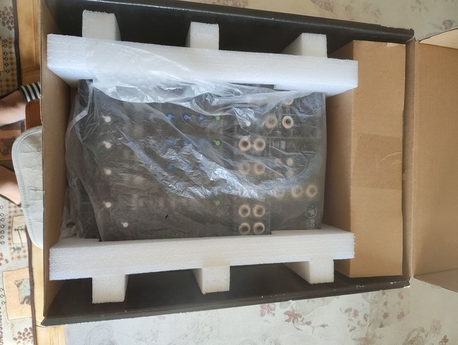 Mixer 8 canais Mackie 802 VLZ4