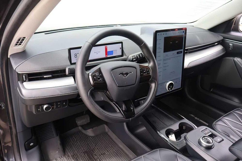 Ford Mustang Mach-E Premium      2023
