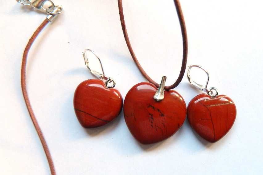 Trzy serduszka, moikait czerwony, zestaw biżuterii w srebrze