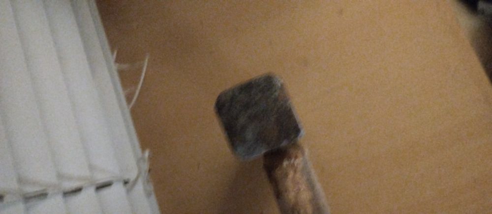 Молоток слесарный.