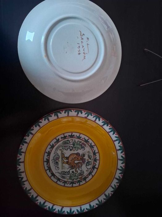 Prato de cerâmica fabricado pela Fábrica de Loiça de Sacavém em 1956