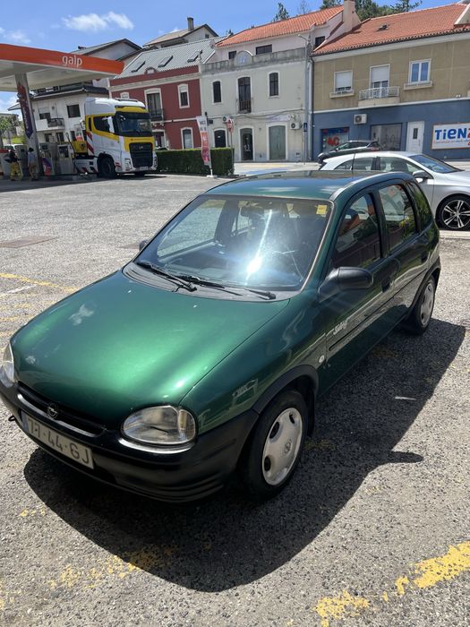 Opel corsa b bastante conservado