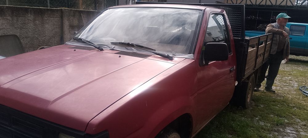 Carrinha Nissan caixa aberta