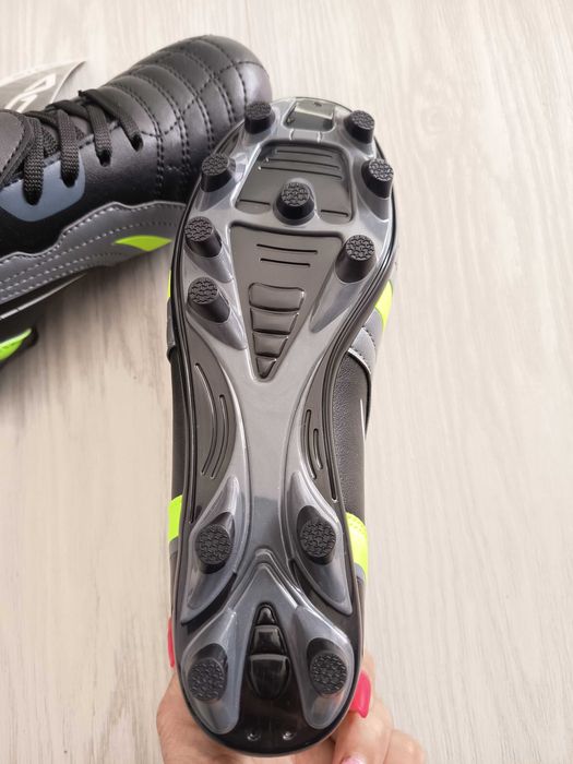 Buty sportowe korki dla chłopca 33