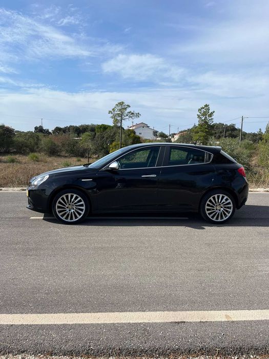 Alfa Romeo Giulietta Hatchback 1.6 JTDM 2011