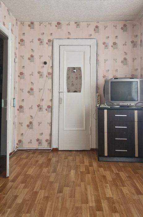 СРОЧНО!Продам 2х кімнату в центрі Павлограда по вул.Шевченка