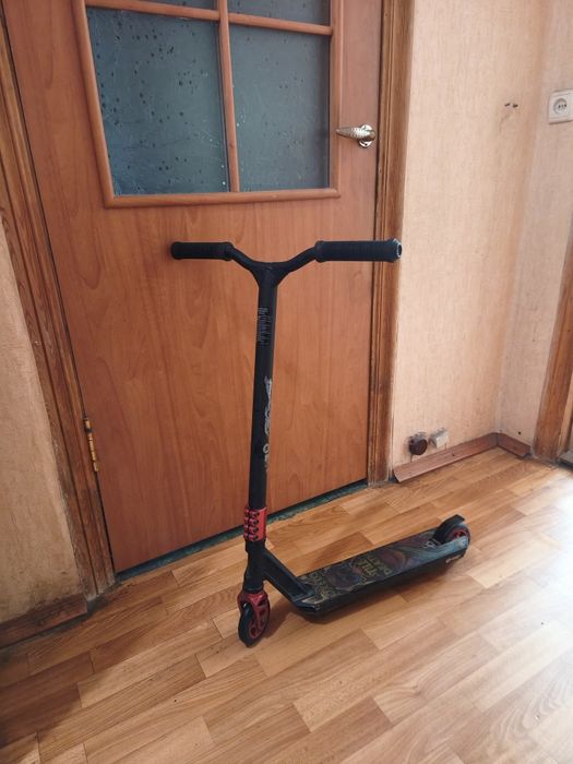 Трюковий самокат Oxelo Scooters MF 1.8 у хорошому стані