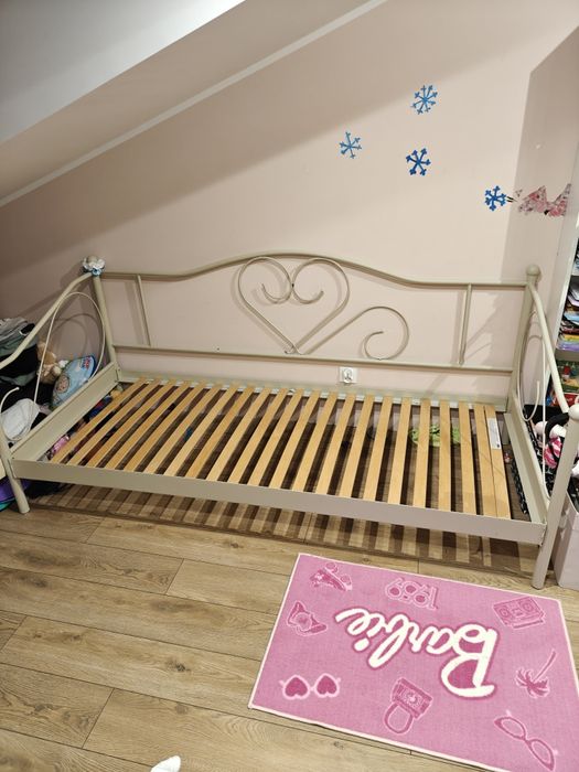 Rama łóżka dla dziewczynki