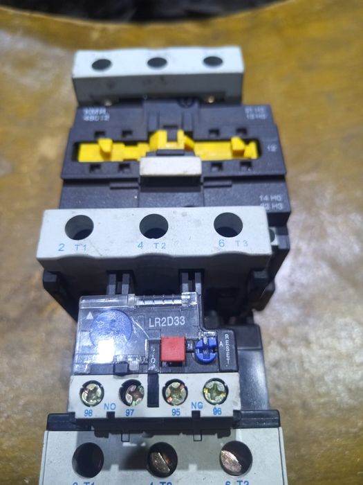 Контактор кми 48012