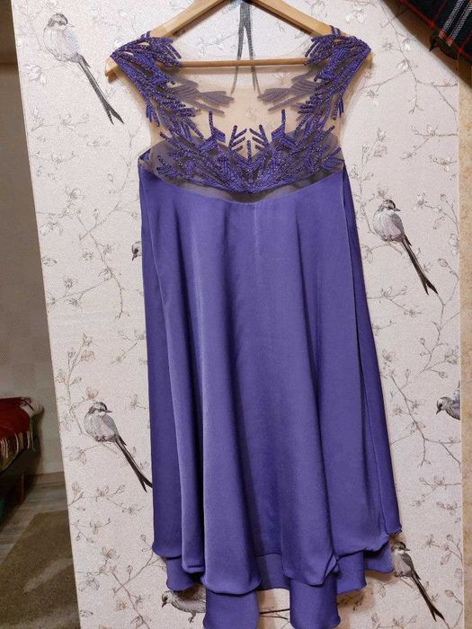 Сукня з вишивкою
