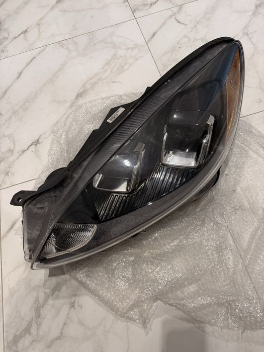 Ліва фара Ford Escape 2021