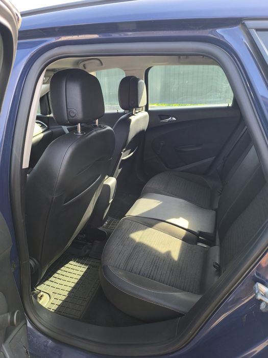 машина opel astra j 2014