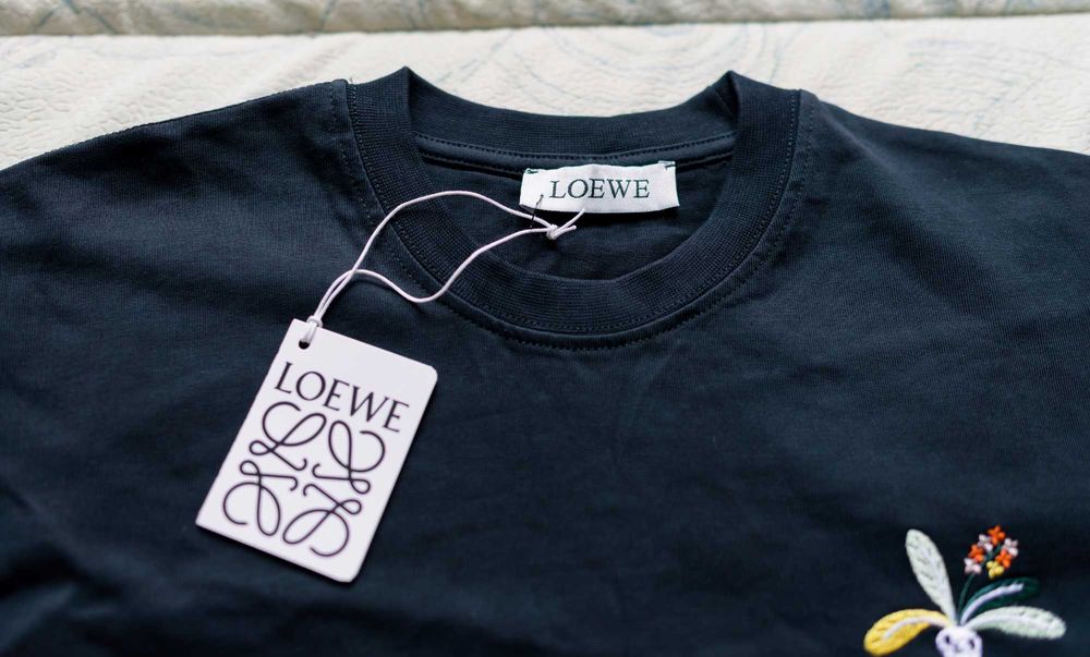 Футболка loewe .  Стильна  чоловіча.