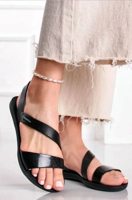 Взуття для дівчинки