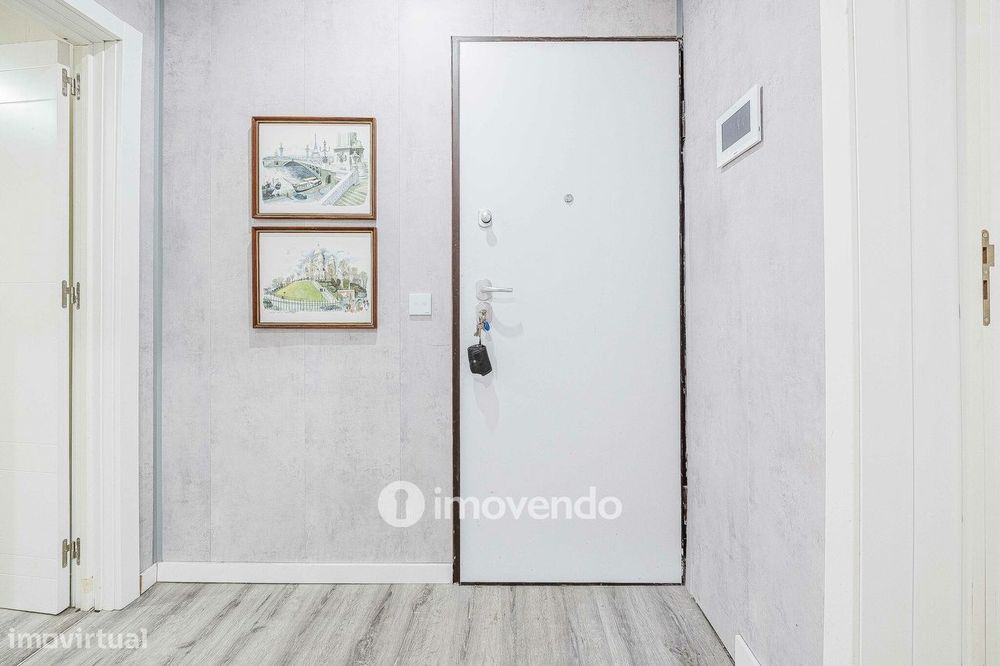Apartamento T1+1, com logradouro grande, em Odivelas