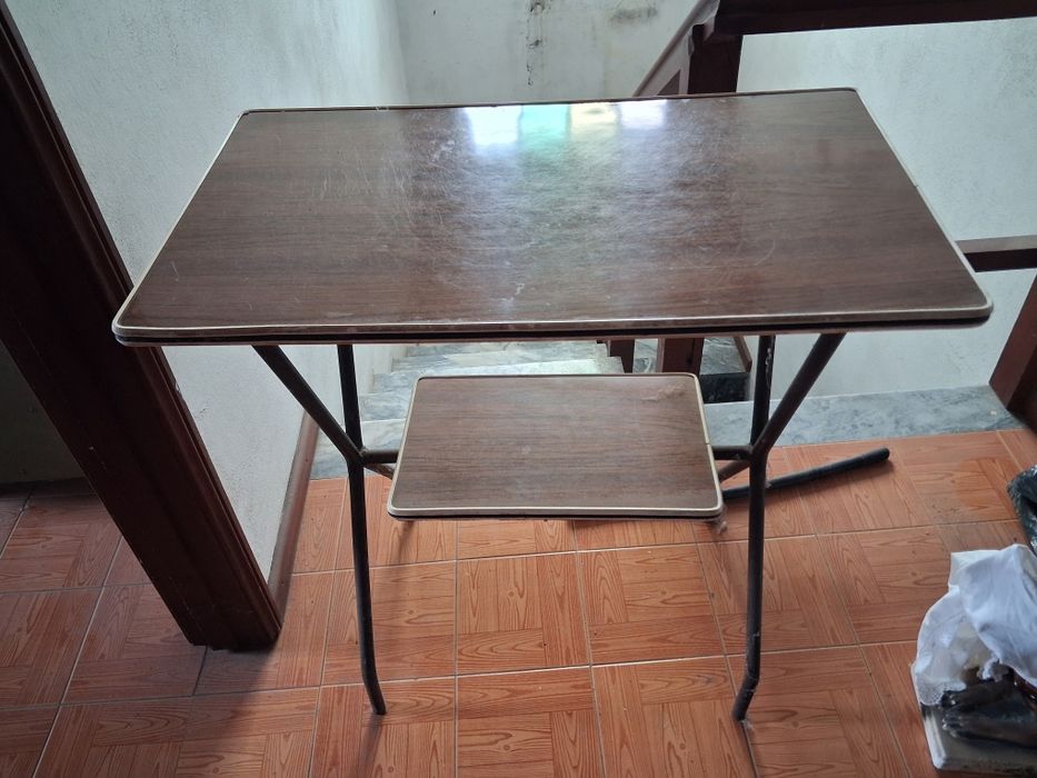 Mesa de televisão  vendo cada uma a 7