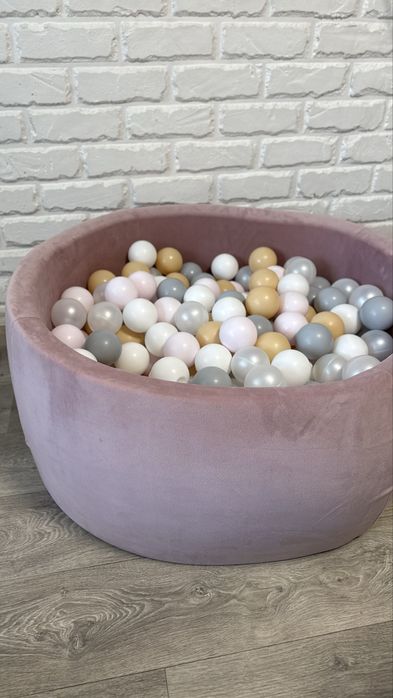 Сухий басейн з кульками