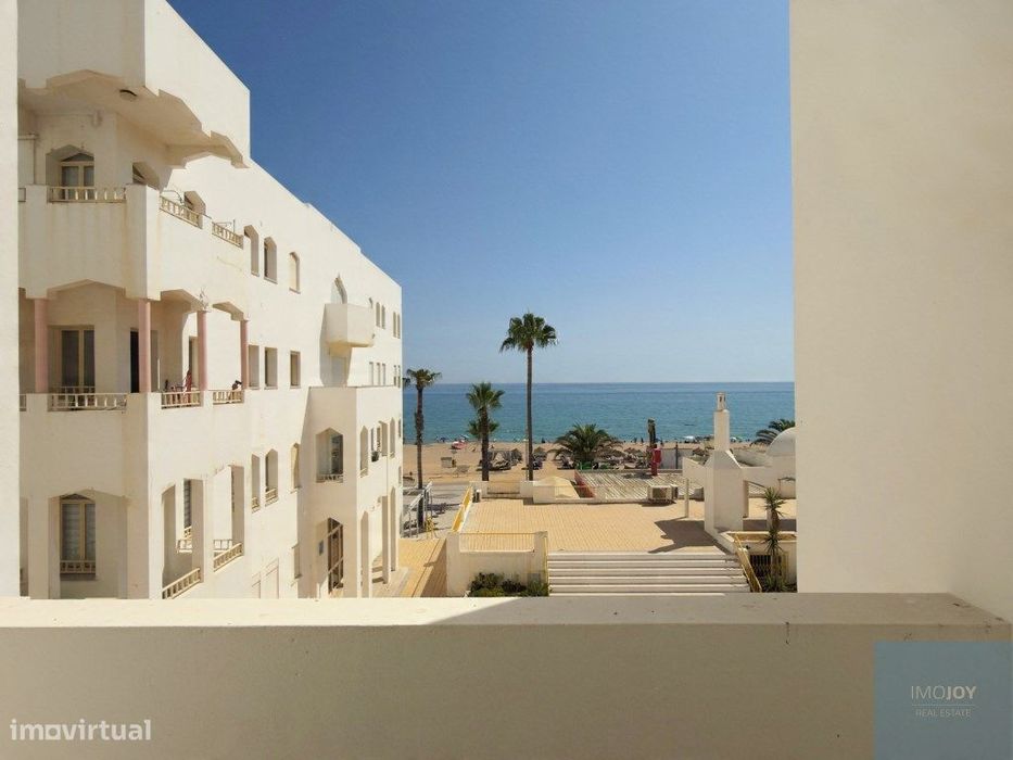 Refurbished 2-Bedroom Apartment Facing Quarteira Beach