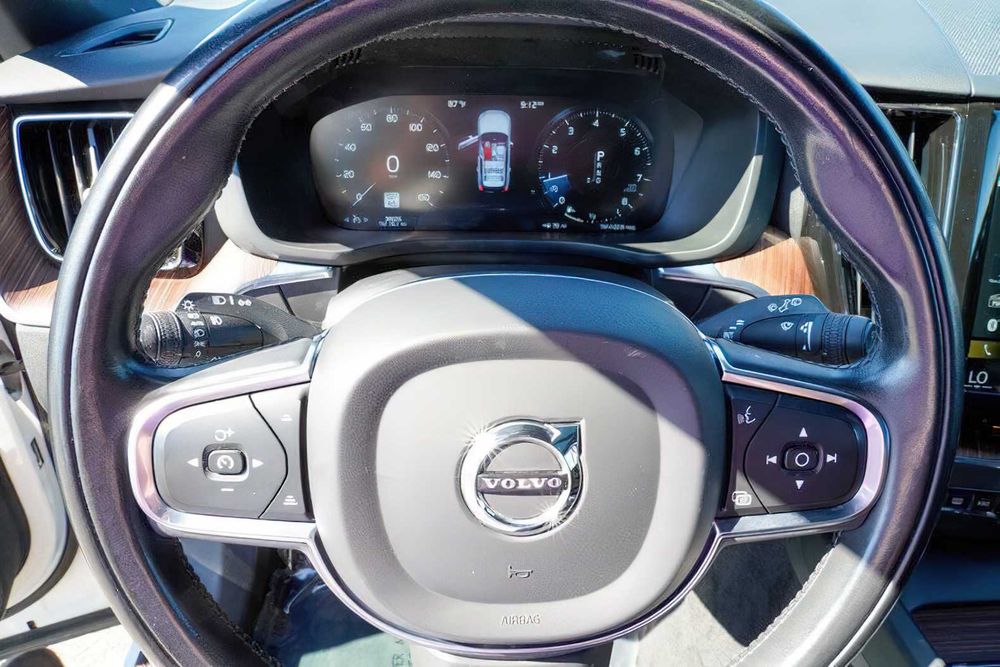 Volvo XC60 B5 Momentum      2022