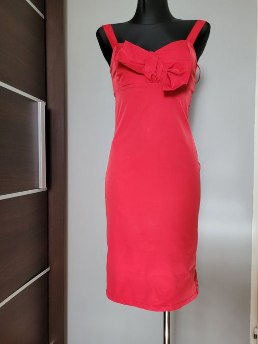 Elegancka czerwona sukienka rozm. 38.