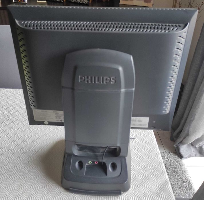 Monitor Philips 15" com colunas integradas na base