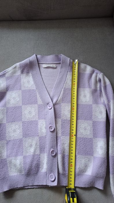Fioletowy sweter reserved w rozmiarze 140.