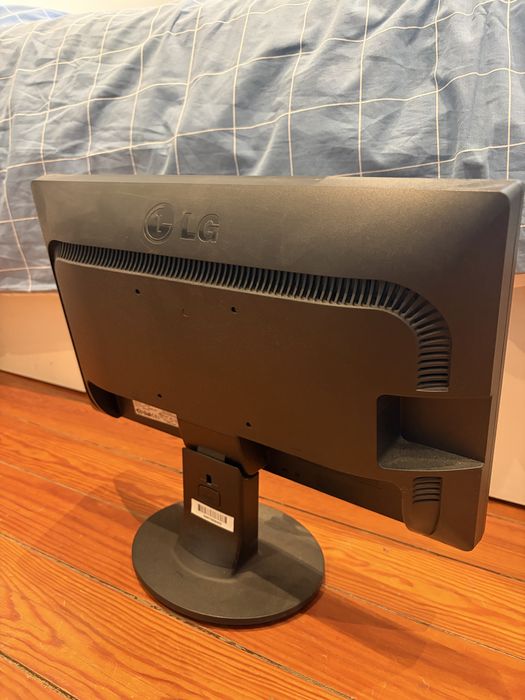 2 Monitores LG 19 polegadas VGA