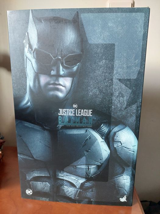 Hot toys justice league Tactical Suit