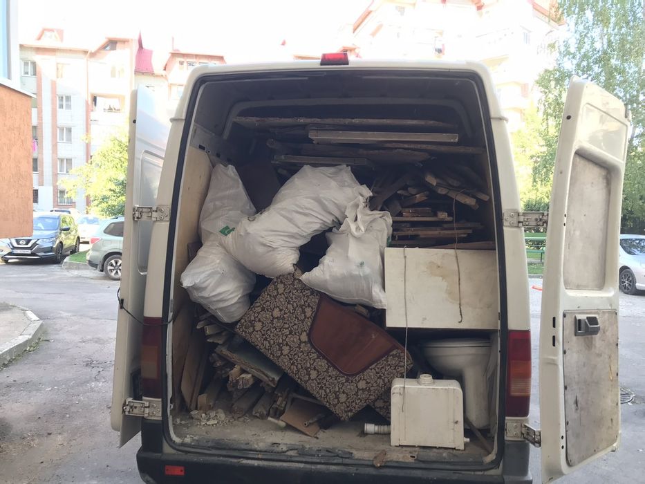 Вивіз будівельного сміття.