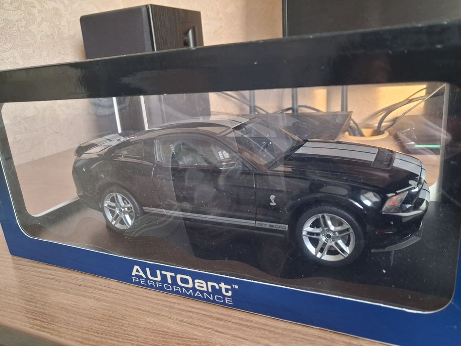 Продам модель Autoart 2010 Shelby GT500 1/18
