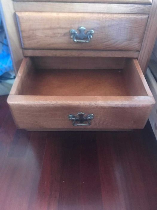 2 Mesinhas de cabeceira em madeira nobre, maciça