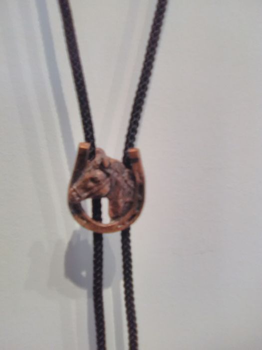 Krawat kowbojski tzw.bolo tie.