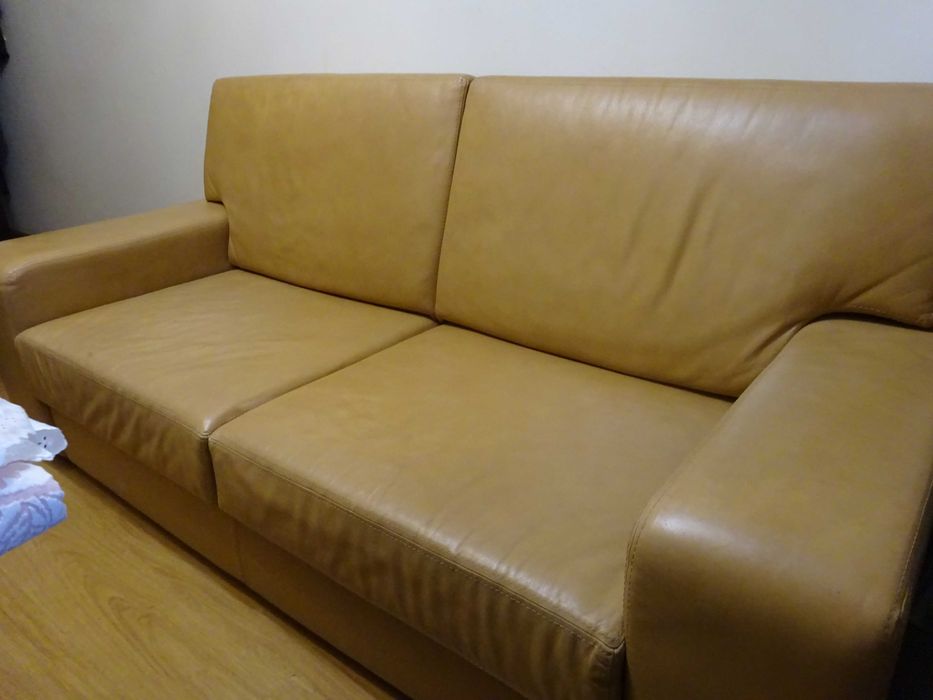 Sofá em pele 3 lugares