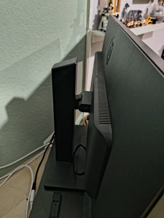 Monitor 27" com ajuste