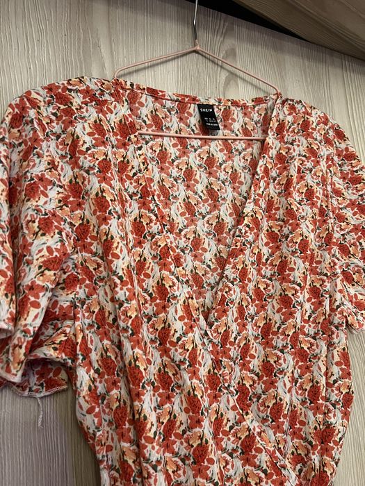 Vestido SHEIN com flores laranja